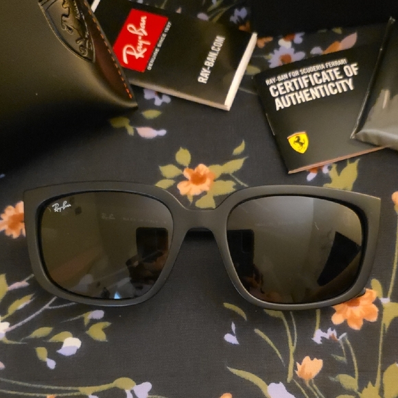 Ray-Ban Ferrari - Picture 4 of 10